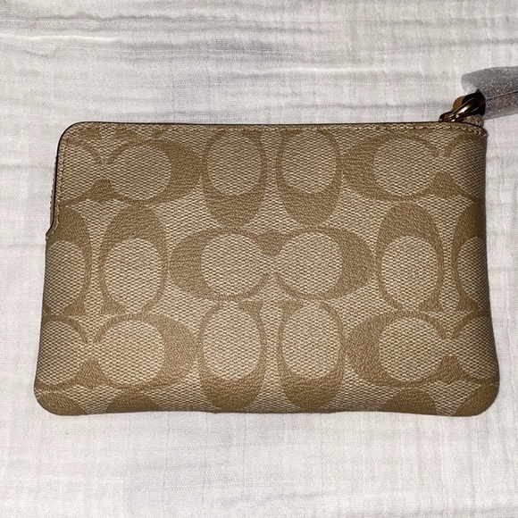 Coach signature corner zip wristlet - Picture 4 of 14